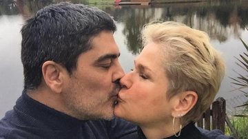 Xuxa Meneghel e Junno Andrade: beijo apaixonado - Reprodução/Instagram
