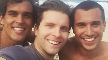 Thiago Fragoso com os atores Felipe Roque e Ricardo Vianna - Reprodução / Instagram