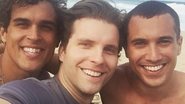 Thiago Fragoso com os atores Felipe Roque e Ricardo Vianna - Reprodução / Instagram