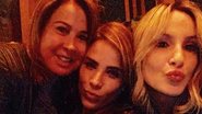 Zilu faz selfie com a filha, Wanessa Camargo, e Claudia Leitte - Reprodução/ Instagram