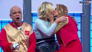 Maitê Proença e Astrid Fontenelle se beijam na boca ao vivo na TV - SporTV/Reprodução