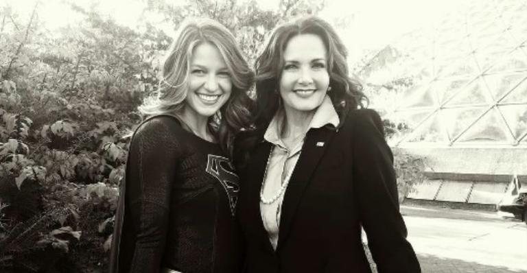 Melissa Benoist e Lynda Carter nas gravações de Supergirl - Reprodução/Instagram
