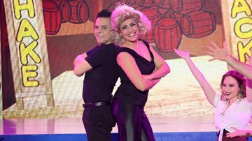 Rubens Daniel e Marília Dutra em performance de 'Grease' - Lourival Ribeiro/SBT