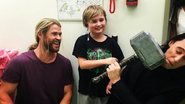 Chris Hemsworth e Tom Hiddleston visitam hospital infantil na Austrália - Reprodução/ Instagram