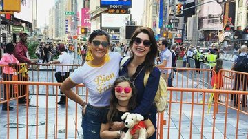 Flávia Alessandra posa com as herdeiras em Nova York - Reprodução Instagram