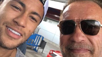 Arnold Schwarzenegger posa com Neymar - Reprodução / Instagram