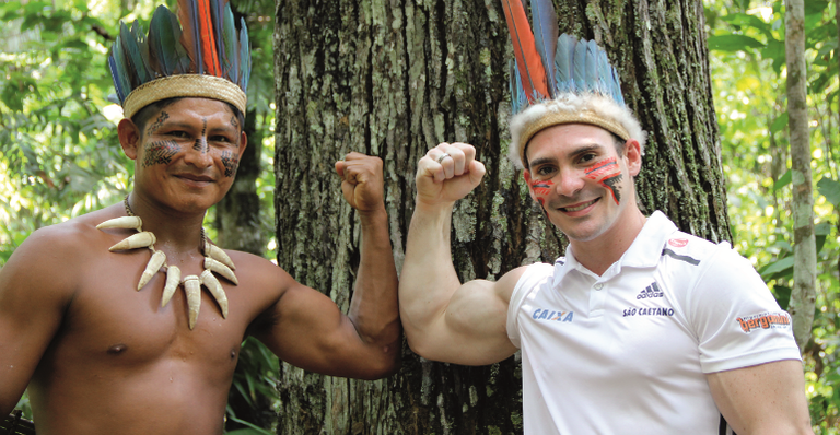 Com Gui, diante de árvore “castanha” de 40m, o encontro de raças - RIBAMAR O CABOCLO