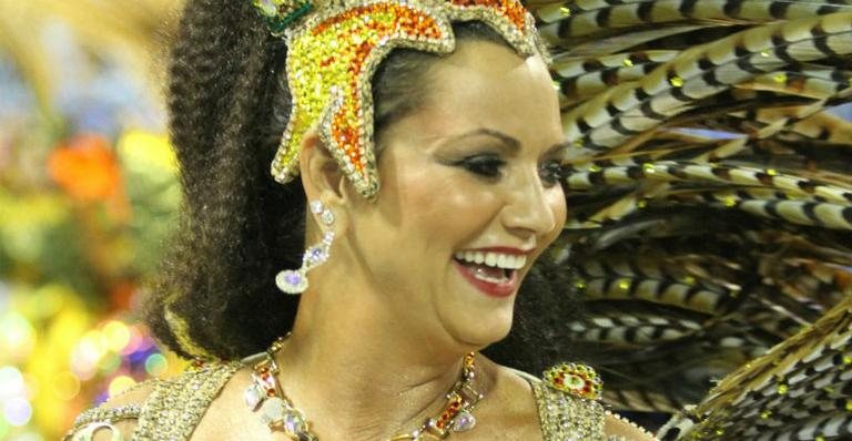Luiza Brunet comemora retorno ao carnaval - Clayton Militão / PhotoRioNews