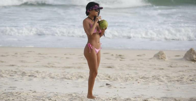 Munik Nunes exibe sua boa forma em dia na praia - Delson Silva / AgNews