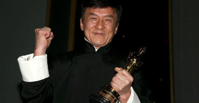 Jackie Chan recebe o seu primeiro Oscar - Getty Images
