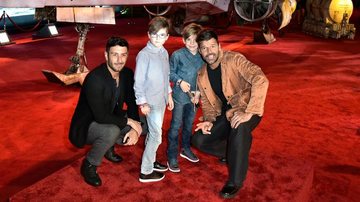 Ricky Martin com os filhos e o noivo - Getty Images