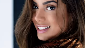 Anitta comemora sucesso do clipe de 'Si o No' - Reprodução Youtube