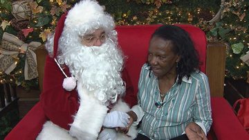 Gugu se transforma em Papai Noel e promove encontro de mãe e filha após 50 anos - Record TV/Divulgação