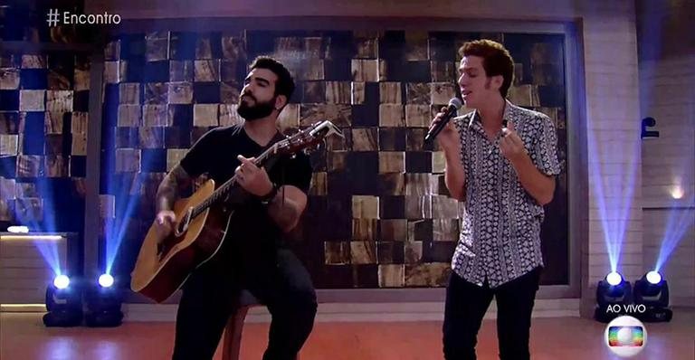 João Côrtes rouba a cena cantando no 'Encontro' - Reprodução TV Globo