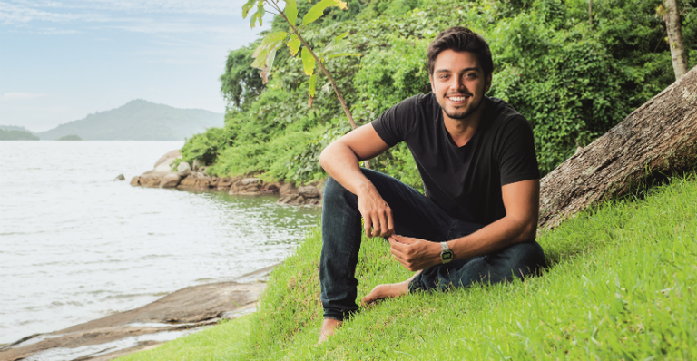 Empolgado com a natureza que cerca a Ilha, o ator fala sobre o desafio de viver o índio Piatã em Novo Mundo, próxima trama das 6 - ROGERIO PALLATTA