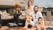 Henri Castelli, Maria Fernanda e Lucas aproveitam a folga do ator para curtir piscina na cobertura dúplex da família, em São Paulo - ROGÉRIO PALLATTA