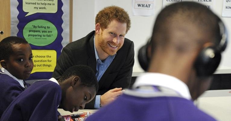 Príncipe Harry participa e se diverte em aula de "rap - Getty Images