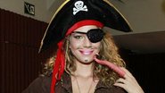 Leandra Leal ousa com fantasia sexy de pirata em festa no Rio - Marcos Ferreira/Brazil News