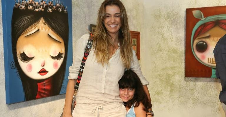Mônica Martelli faz rara aparição ao lado da filha, Júlia - ROBERTO FILHO / BRAZIL NEWS