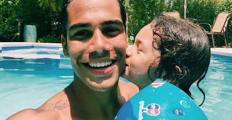 Micael Borges e o filho, Zion - Reprodução / Instagram