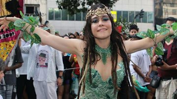 Aos 46 anos, Alessandra Negrini rouba a cena com fantasia sexy em bloco de Carnaval - Thiago Duran/AgNews