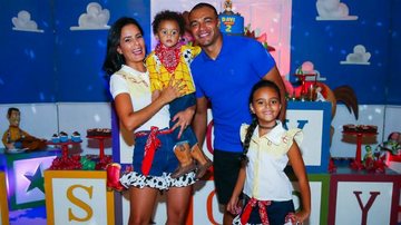 Luciele di Camargo com o amado, Denílson, e os filhos Davi e Maria Eduarda - Manuela Scarpa/Brazil News