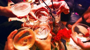 Cuidado no Carnaval: entenda os efeitos do álcool no corpo - Shutterstock