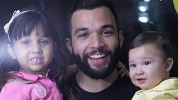 Jonathan Costa posa com os filhos Salvatore e Maithe - Instagram/Reprodução