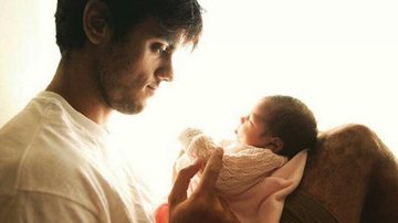 Felipe Simas e a filha, Maria - Reprodução / Instagram