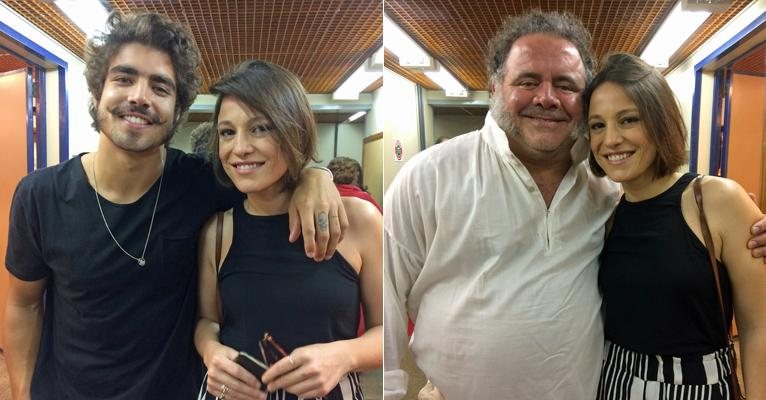 Cantora portuguesa Carminho posa com Caio Castro e Leo Jaime nos bastidores de Novo Mundo - Divulgação/Belinha Almendra