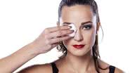 Aprenda 3 truques simples para remover a maquiagem em segundos! - Shutterstock