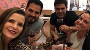 Zezé di Camargo e Luciano cantam para suas amadas, Graciele e Flávia, em jantar - Reprodução/ Instagram