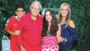 Lolle Pinheiro entre os avós Helô Pinheiro e Fernando
Abel e o tio Fernando Mendes - Manuela Scarpa/Brazil News