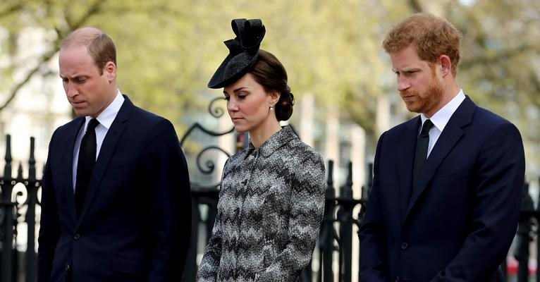 Príncipe William, Kate Middleton e Príncipe Harry  em Londres - Getty Images