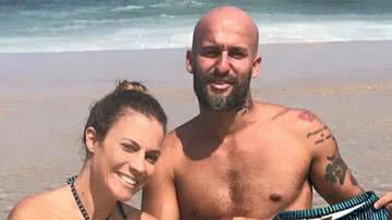 Na praia, Maira Charken exibe barriga de grávida - Reprodução Instagram