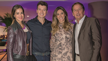 O presidente do Club Med na América do Sul, Janyck Daudet, à direita, ao lado de sua mulher, Simone Cavalieri, recebe Vera Viel e o marido, Rodrigo Faro - Martin Gurfein