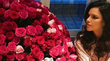 Mariana Rios ganha buquê de flores gigante - Reprodução Instagram