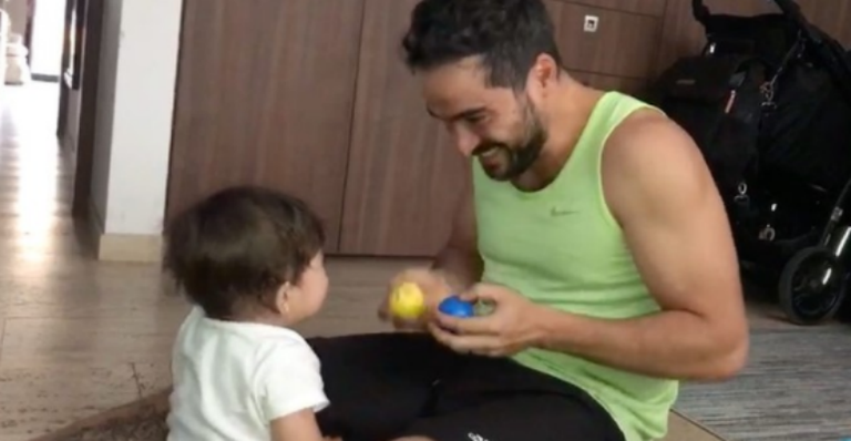 Alfonso Herrera com o filho, Dani - Instagram/Reprodução
