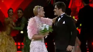 Xuxa dança e troca beijo com Junno Andrade no Dancing Brasil - Record TV/Reprodução
