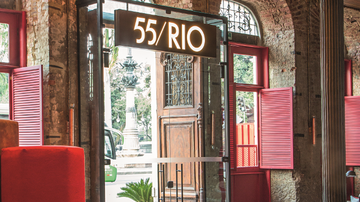 Situado no bairro da Lapa, no Rio de Janeiro, o descolado Hotel 55 procura atender aos hóspedes que prezam pelo convívio nas áreas comuns e estão sempre conectados nas redes sociais - ANDRÉ NAZARETH