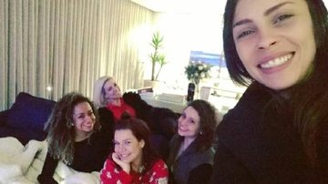 Fernanda Souza se reúne com amigas de Chiquititas em sua casa - Instagram/Reprodução