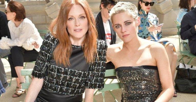 Julianne Moore e Kristen Stewart: elegância em desfile da Chanel em Paris - Divulgação