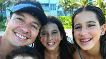 Rodrigo Faro curte férias na praia com as filhas - Instagram/Reprodução