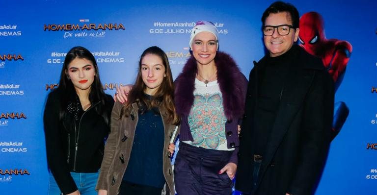 Laura Wie e Marcelo de Lucca com as filhas, Sofia e Lívia - Manuela Scarpa/Brazil News