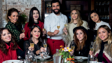 Camila, Bella, Martina, Mari, Taciele, Lari, Flávia, Luisa e o chef Rodrigo - Paulo Santos
