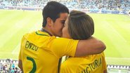 Enzo Celulari beija a namorada e se declara - Reprodução / Instagram