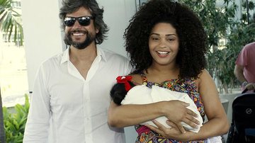Juliana Alves deixa a maternidade com Yolanda - AgNews
