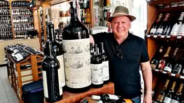Fã de vinhos, Sidney Oliveira faz questão de conhecer uma das mais famosas casas da bebida do mundo, em Lisboa - Divulgação