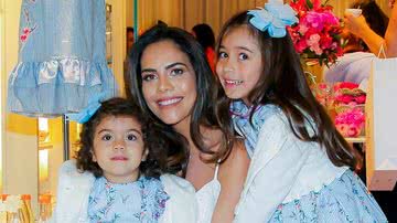 Manuela Scarpa/Brazil News - Daniela Albuquerque com as filhas