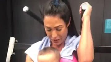 Gracyanne Barbosa malha com a neta do marido - Reprodução